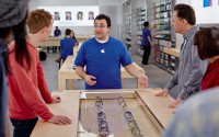 Apple is training its store staff to offer fashion advice