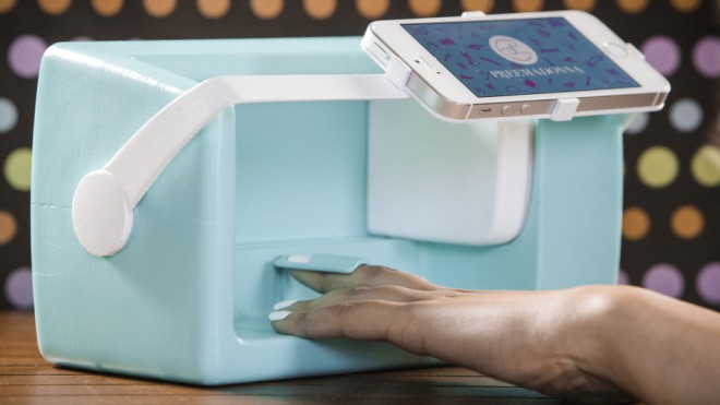 This robot can print emoji on your fingernails