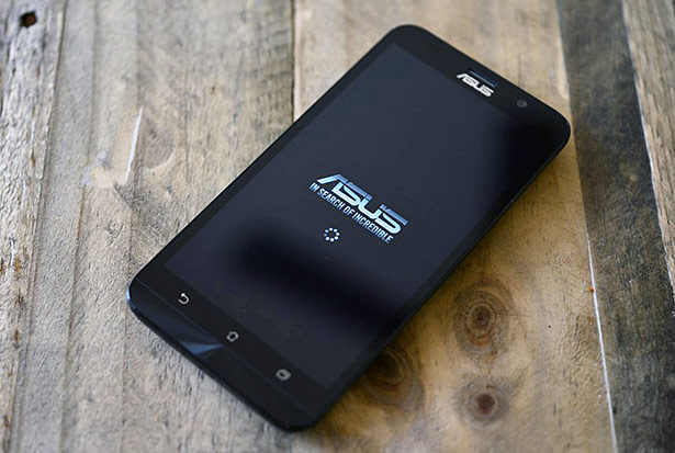 ASUS ZenFone 2 On Wood Table