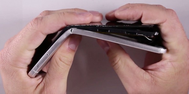 The Nexus 6P can snap in half