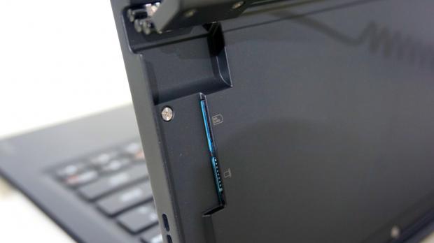lenovo_ideapad_miix_700_underside_ports