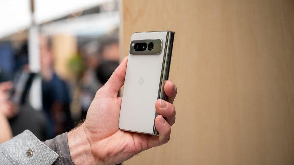 Google’s Pixel Fold Is Repairable With the Help of iFixit